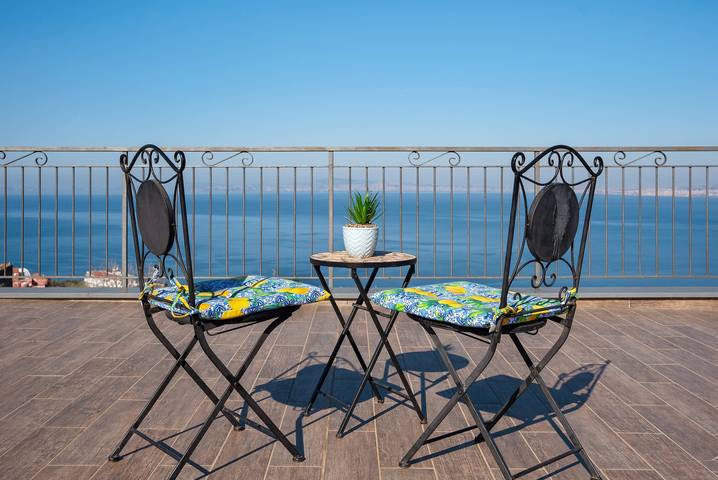 Holiday Home 'Camera Ulivo Con Vista Mare' with Sea View, Wi-Fi and Air Conditioning in Vico Equense, Sorrento Coast