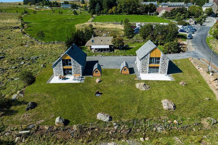 Gîte pour 9 personnes, avec terrasse et jardin