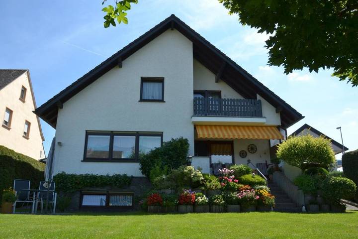 Ferienwohnung für 2 Personen, mit Garten und Ausblick in Andernach