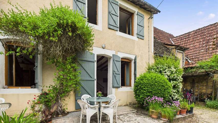 Appartement de vacances pour 5 personnes, avec piscine et jardin