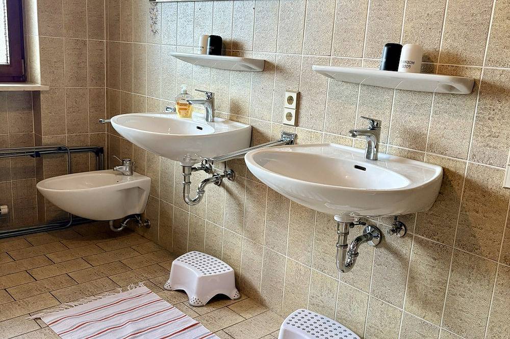 Ganze Wohnung, 90 m² Alpenglück mit Hotel-Komfort: Sauna/Whirlpool-Nutzung/ Frühstück zubuchbar in Flintsbach am Inn, Bayerische Alpen