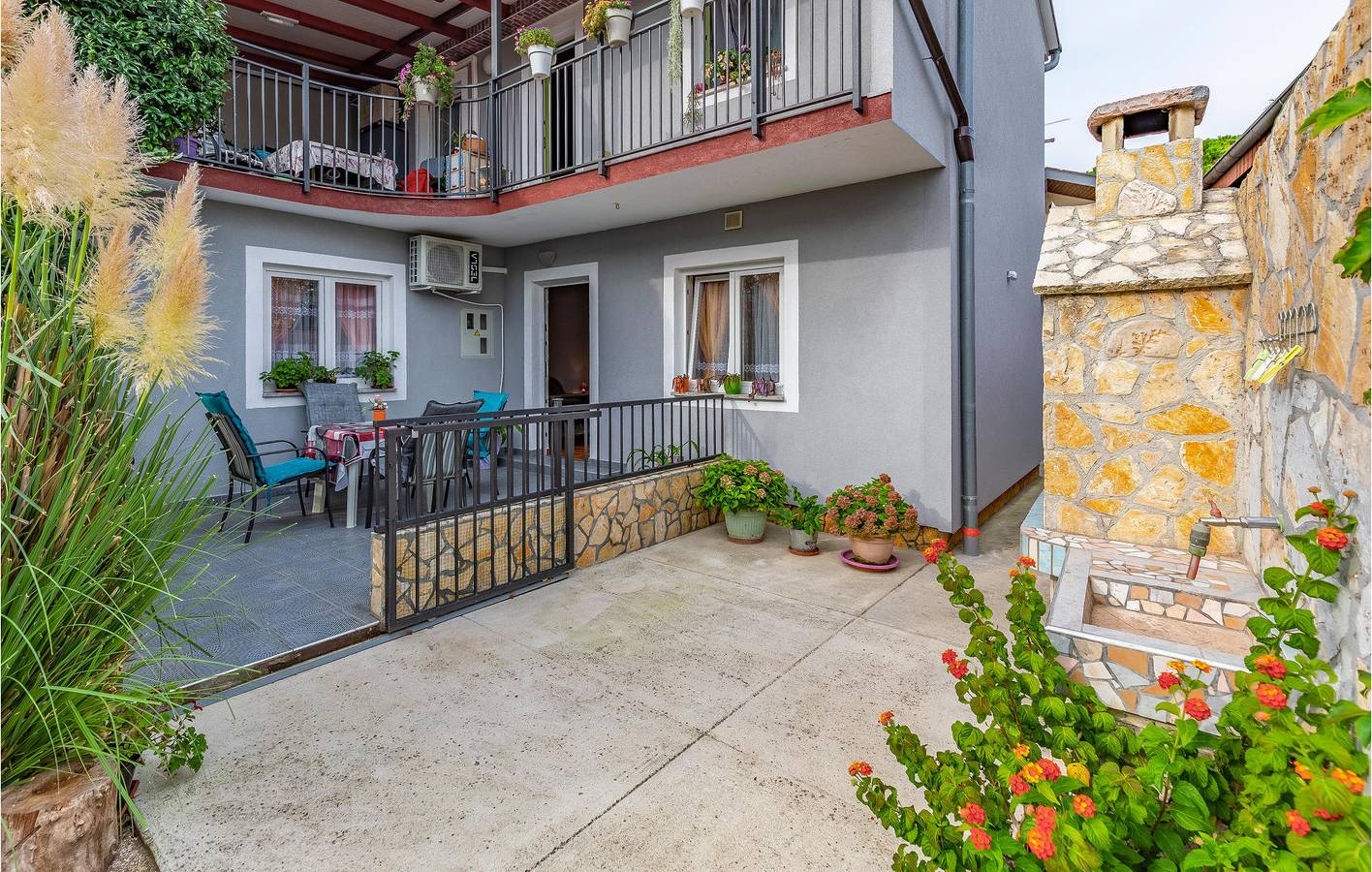 Ganze Ferienwohnung, Ferienwohnung für 4 Personen mit Terrasse in Premantura, Südküste Istrien