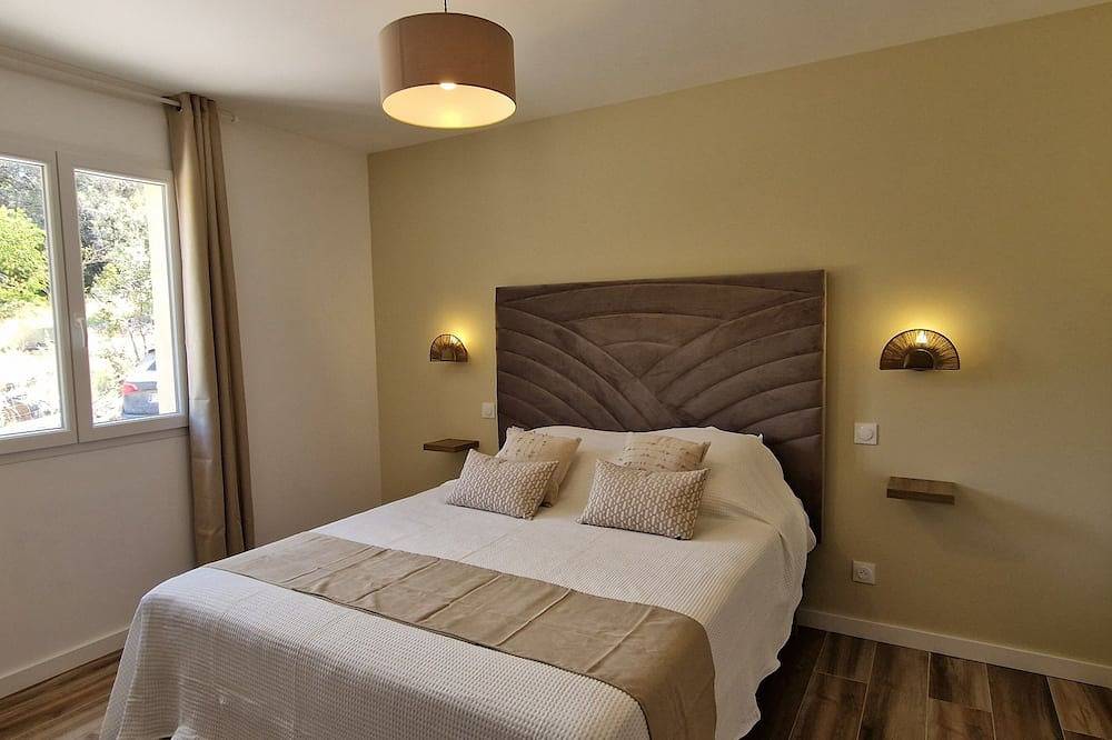 Villa, heated pool, air conditioning, wifi, river 1km, beach 6km, 4 bedrooms in Galéria, Parc naturel régional de Corse