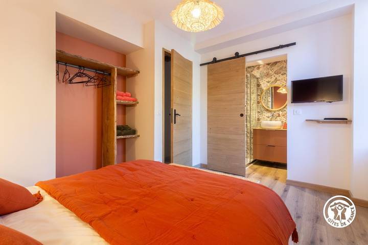 Gîte pour 12 personnes, avec terrasse ainsi que jardin et jacuzzi à Beaudéan - 2