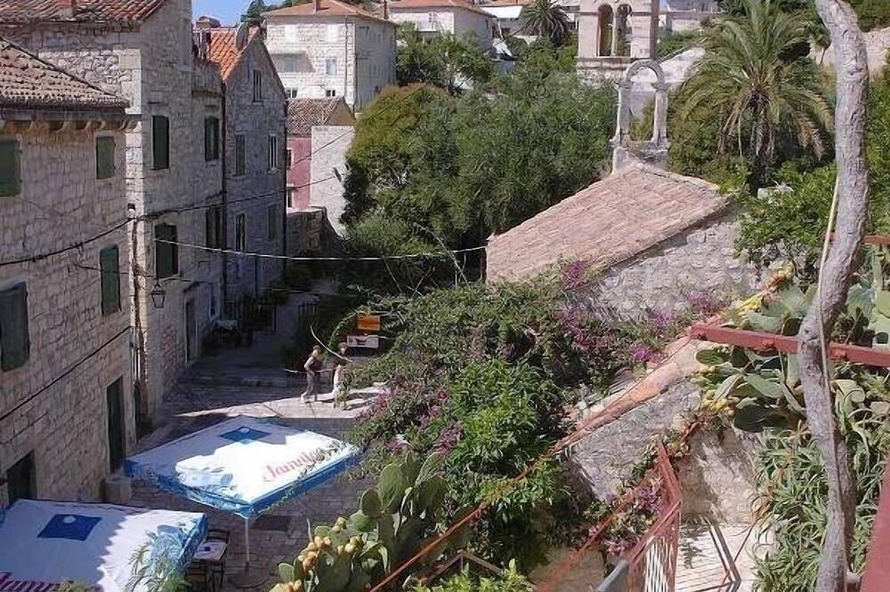 Entire apartment, Apartment in Hvar town with Balcony, Air condition, Wifi, Washing machine (221-2) in Hvar City, Hvar