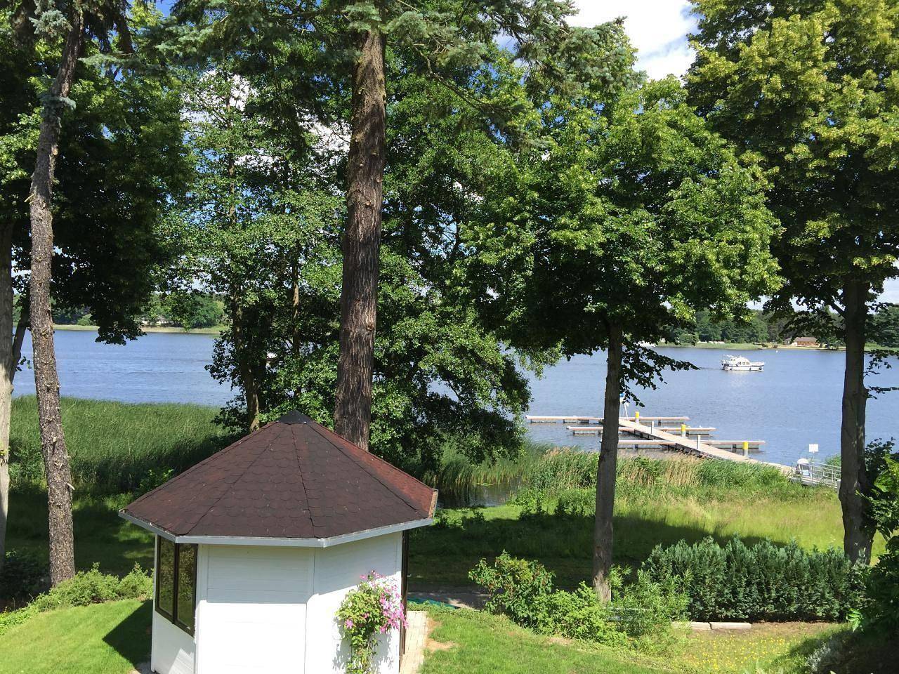 Entire holiday apartment, Wohnung in Fürstenberg/Havel mit Großer Terrasse und Seeblick in Röblinsee, Fürstenberg/Havel