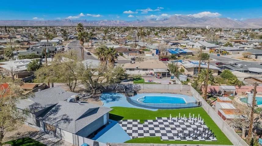 Villa pour 4 personnes, avec jardin ainsi que vue sur le lac et piscine, animaux acceptés à Las Vegas - 2