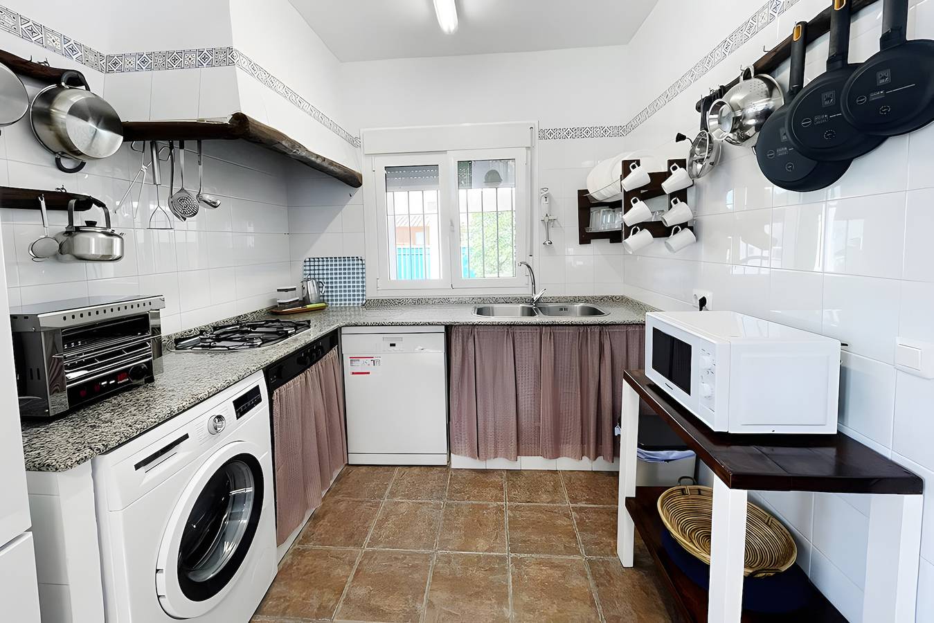 Casa vacacional 'Raul' con piscina compartida, Wi-Fi y aire acondicionado in Playa El Palmar, Vejer de la Frontera