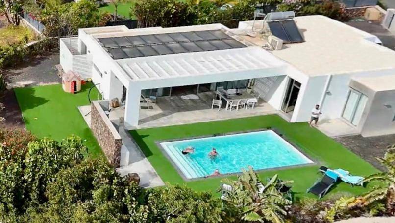 Ferienhaus für 8 Personen, mit Ausblick und Pool sowie Garten - 1