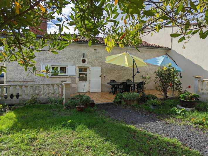 Gîte pour 8 personnes, avec jardin, animaux acceptés en Charente
