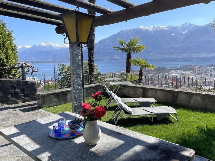 Ferienwohnung für 4 Personen, mit Balkon und Garten sowie Seeblick in Locarno
