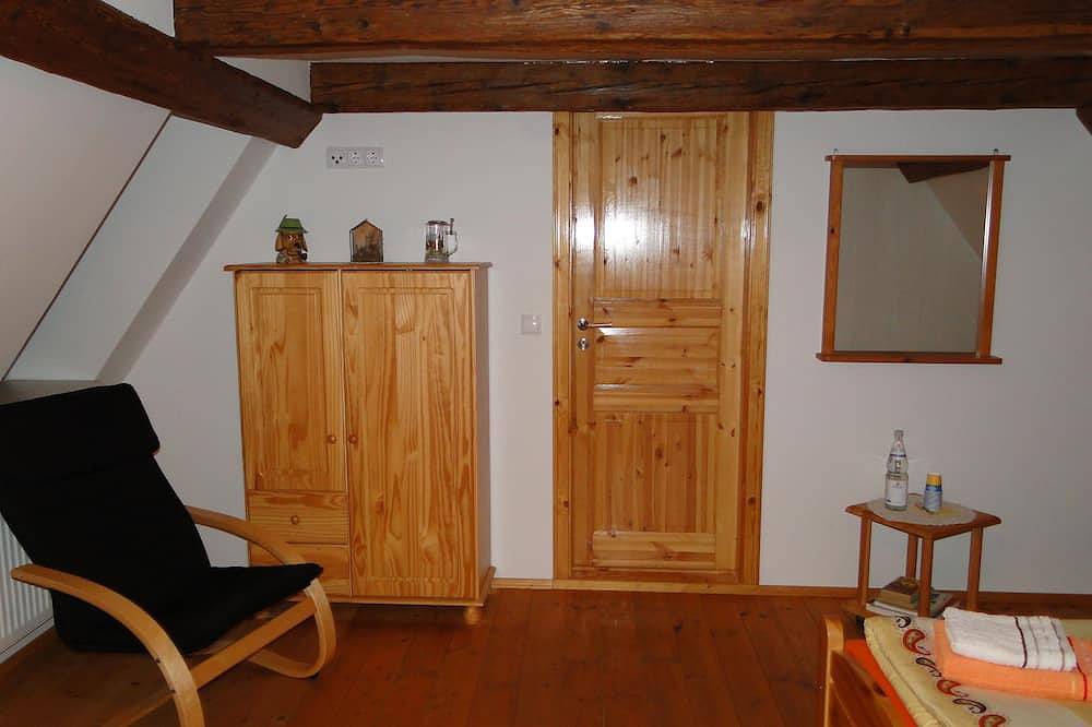 Ganze Wohnung, 3 individuell eingerichtete Apartments m. Terrasse. in Bad Gottleuba-Berggießhübel, Elbsandsteingebirge