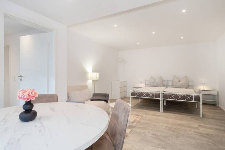 Hel lejlighed, Apartment with Private Terrace, Shared Garden & Wi-Fi in Pfullendorf, Region Bodensee-Oberschwaben