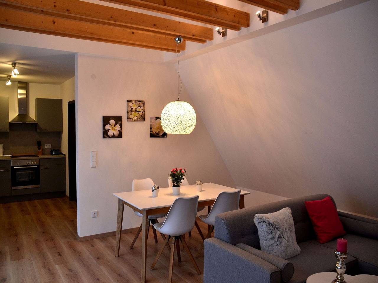 Ganze Wohnung, Apartment 'Ferienwohnung 4 Spätburgunder 56qm' mit Gemeinschaftsterrasse, Balkon & Wlan in Iphofen, Fränkisches Weinland