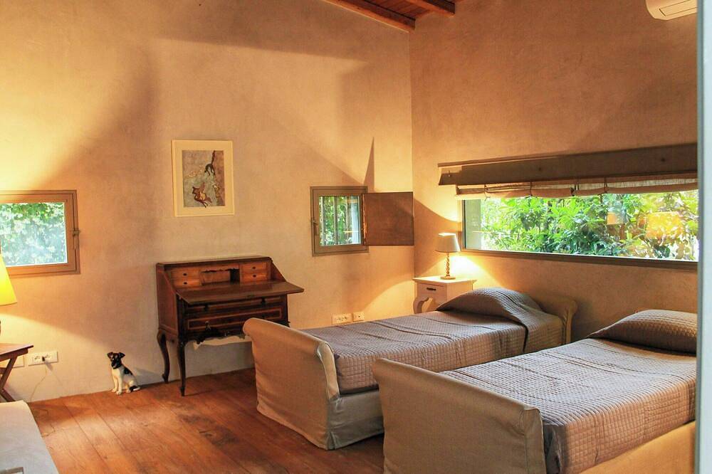 Designervilla mit Pool in der römischen Landschaft in Aprilia, Rom Provinz