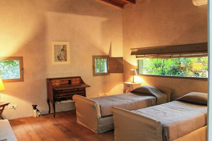 Designervilla mit Pool in der römischen Landschaft in Aprilia, Rom Provinz