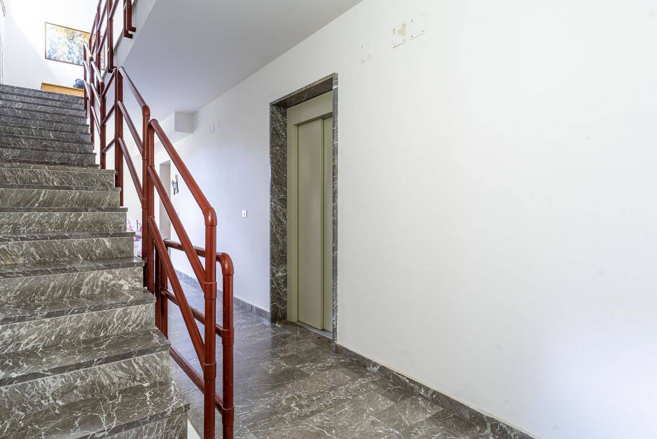 Entire apartment, Museo Fattori Roomy Apartment with Balcony! in Livorno, Etruscan Coast