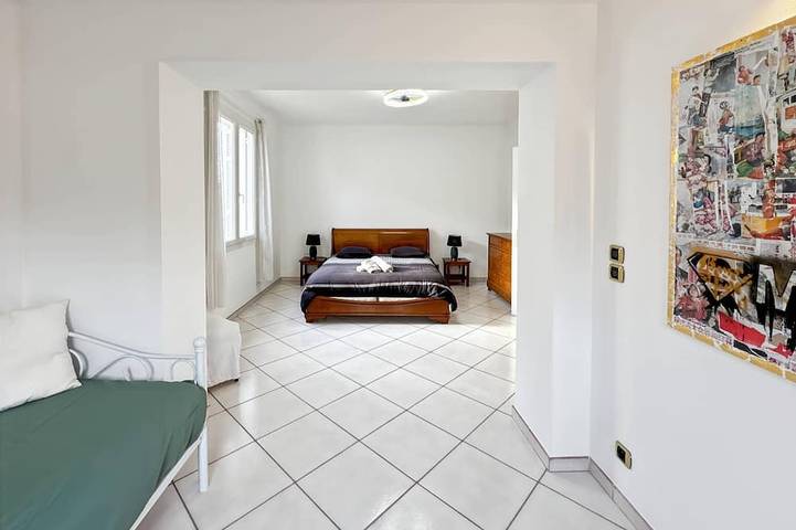 Grande maison au cœur d'Antibes, Jardin & 3 parkings couverts in Antibes, Côte méditerranéenne (France)