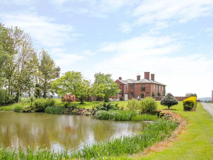 Holiday rental for 16 people, with Garden in West Midlands
