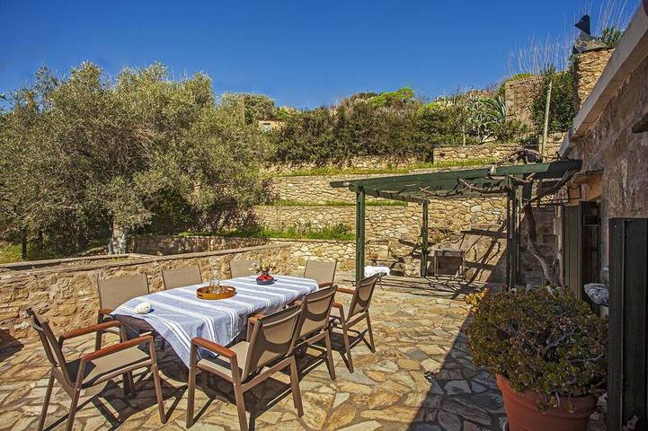 Gîte pour 7 personnes, avec Terrasse et Jardin