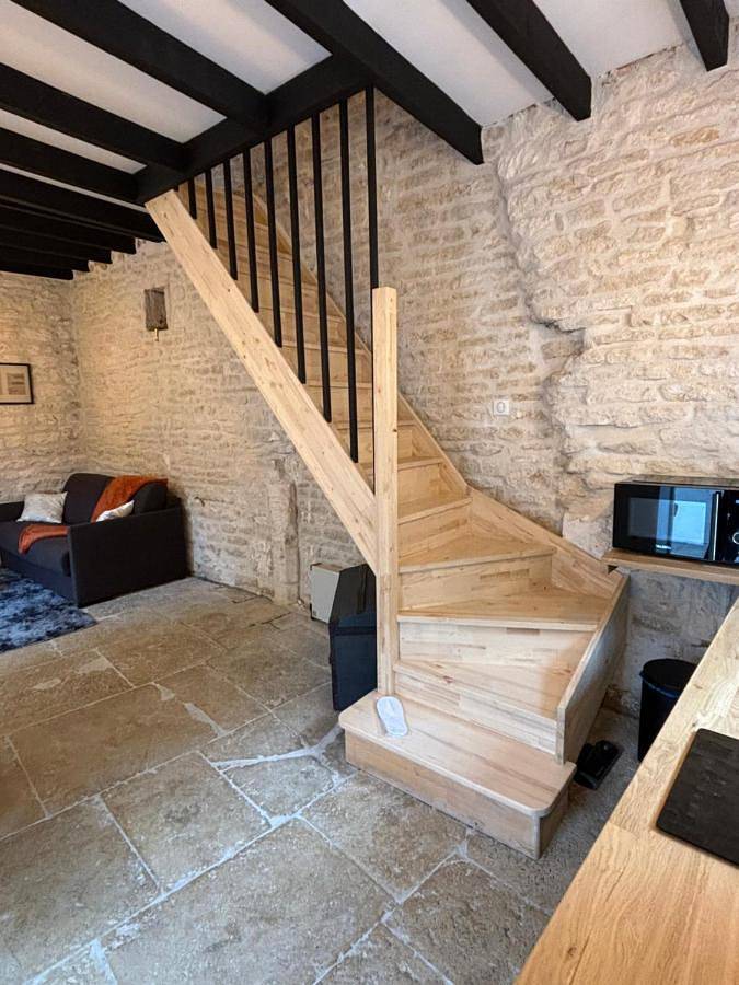 La maison de pierres in Chablis, Région d'Auxerre