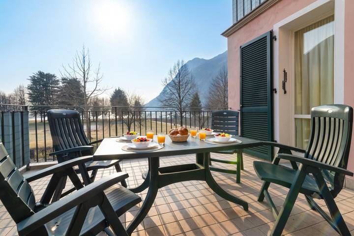 Gîte pour 4 personnes, avec Balcon ainsi que Terrasse et Vue sur le lac dans Porlezza