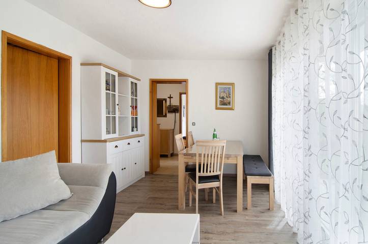 Hel lejlighed, Holiday Apartment Honberg with Private Terrace and Wi-Fi in Tuttlingen, Landkreis Tuttlingen