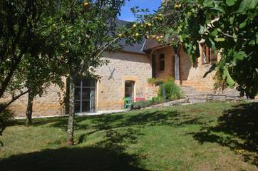 Chambre d’hôte pour 2 personnes, avec piscine ainsi que terrasse et jardin à Cuzance