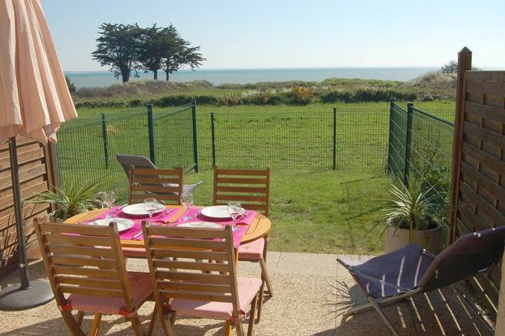 Gîte pour 2 personnes, avec vue et jardin dans Kerhostin