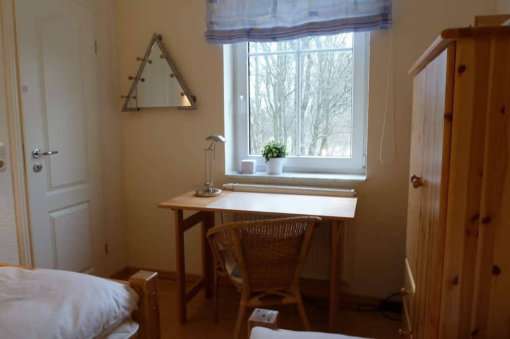 Ganze Wohnung, Helle und freundliche Ferienwohnung mit komfortabler Ausstattung in Strandnähe. in Barendorf, Dassow