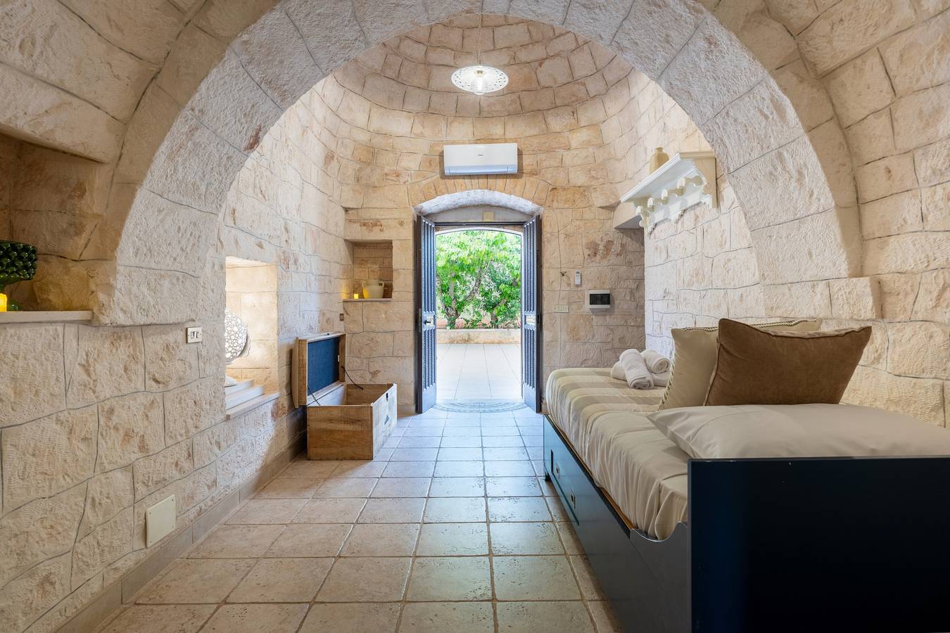 Trullo 'Mele' con Giardino Privato e Aria Condizionata in Martina Franca, Provincia di Taranto