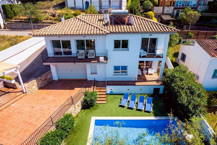 Villa pour 8 personnes, avec jardin ainsi que piscine et balcon, animaux acceptés à Pals