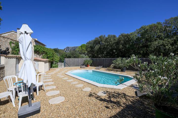 Casa di campagna "Maison Bourgues" con vista sulla falesia, Wi-Fi e aria condizionata in Lioux, Parco naturale regionale del Luberon