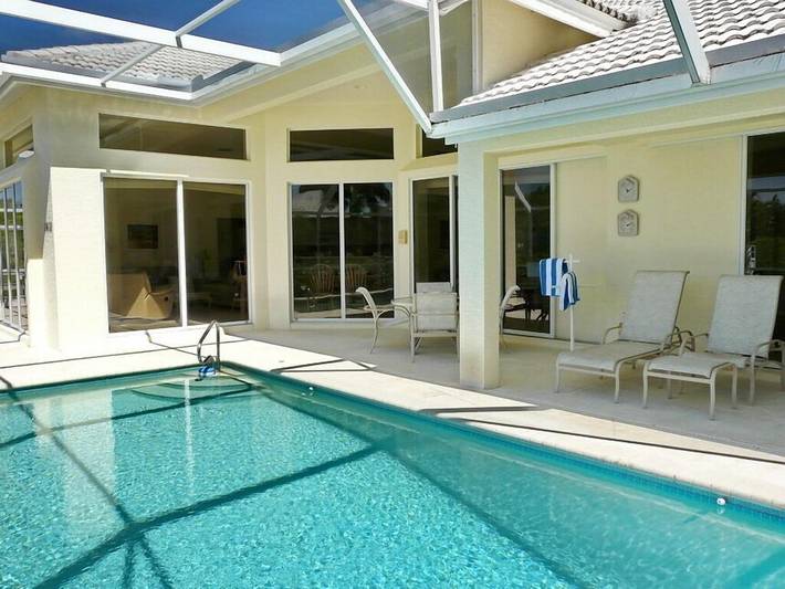 Vacation home for 8 people, with terrace and yard in Marco Island
