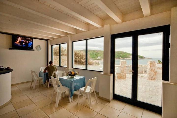 Location de vacances pour 2 personnes, avec terrasse ainsi que vue et jardin à Peschici - 3