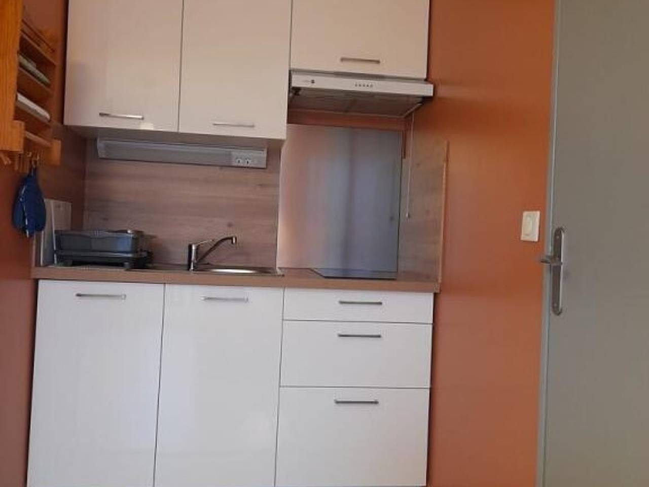 Ganze Wohnung, Renovierte 2-Zimmer-Wohnung mit Meerblick-Loggia und Parkplatz in Villers-sur-Mer in Villers-sur-Mer, Lisieux und Umgebung