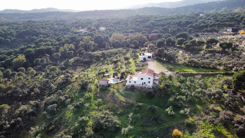 Casa rural para 19 personas, con piscina además de vistas y jardín, Se admiten mascotas en Andújar
