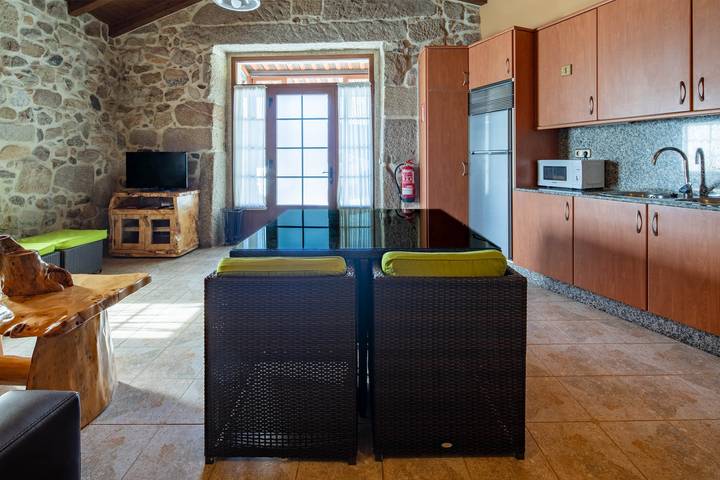 Vacation Home "Casa Bahia" with Mountain View & Wi-Fi in Bueu, Rías Baixas