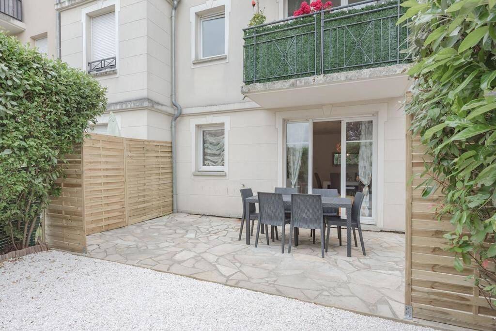 Appartement entier, Three-Bedroom Apartment in Bussy-Saint-Georges, Seine-et-Marne