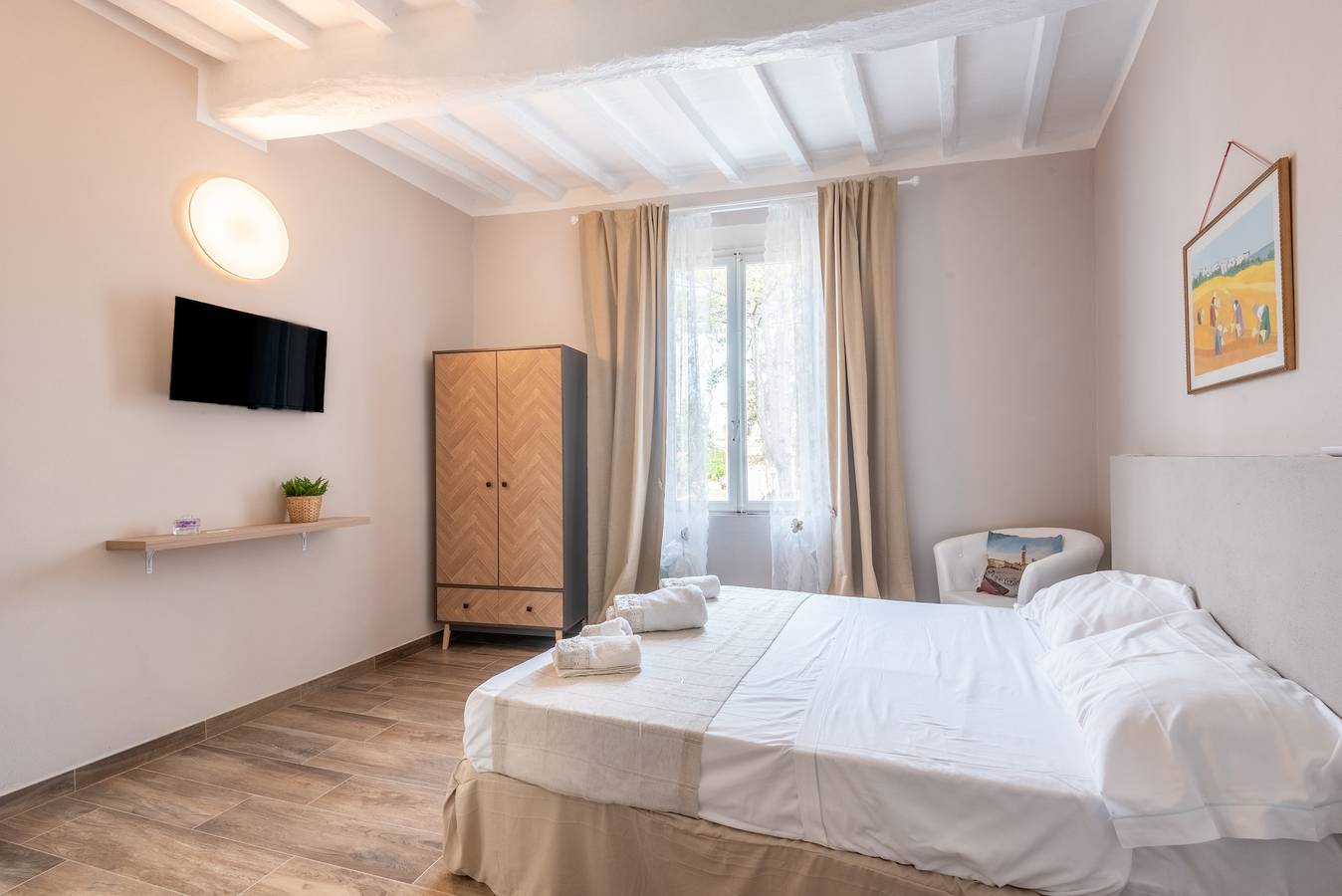 Room 'L'arco Del Pellegrino' with Wi-Fi and Air Conditioning in Monteroni d'Arbia, Siena Province