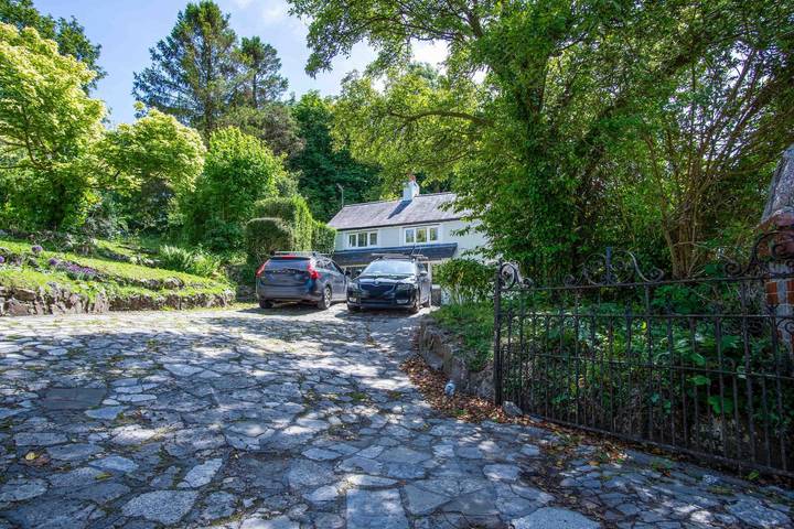 Cottage for 6 people, with garden and terrace, with pets in Gower