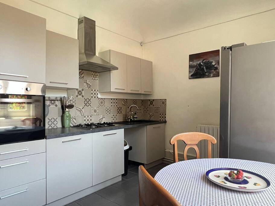Appartement entier, One-Bedroom Apartment in Chomérac, Privas (arrondissement)