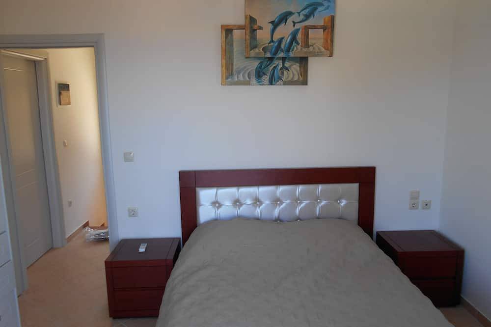 Mooie nieuwe en comfortabele villa met zwembad, prachtig uitzicht. in Mirties, Kalymnos