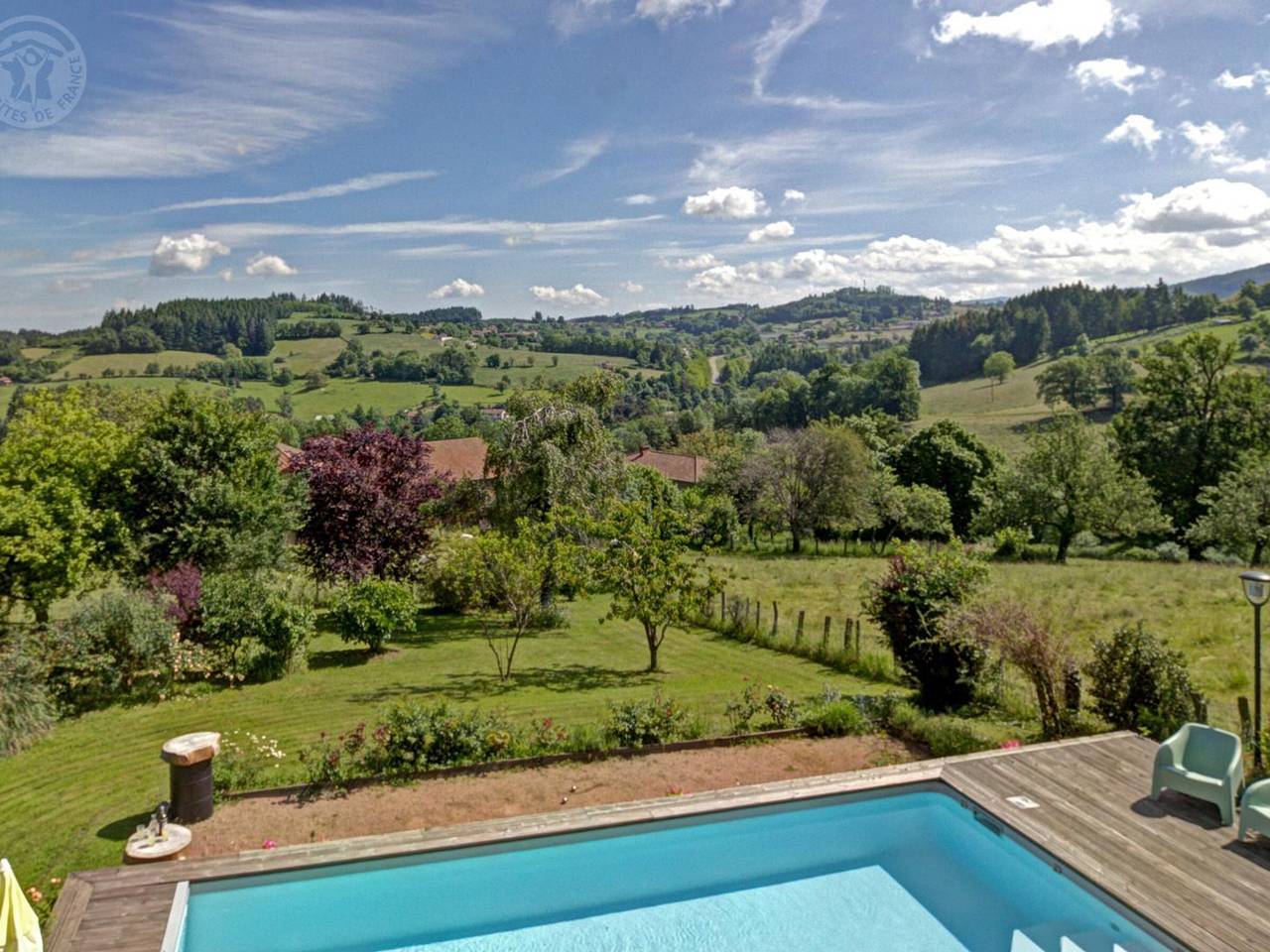 Maison de vacances spacieuse avec jardin et animaux admis in Belmont-de-la-Loire, Région de Roanne