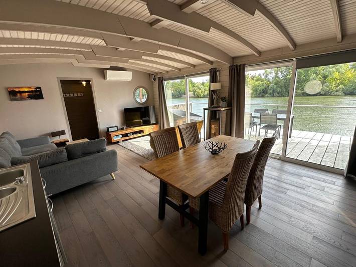 Location de vacances pour 4 personnes, avec vue et jardin à Villennes-sur-Seine