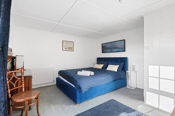Spacious 6-Bed Home Surrounded by Nature in Sutton Bridge, Lincolnshire