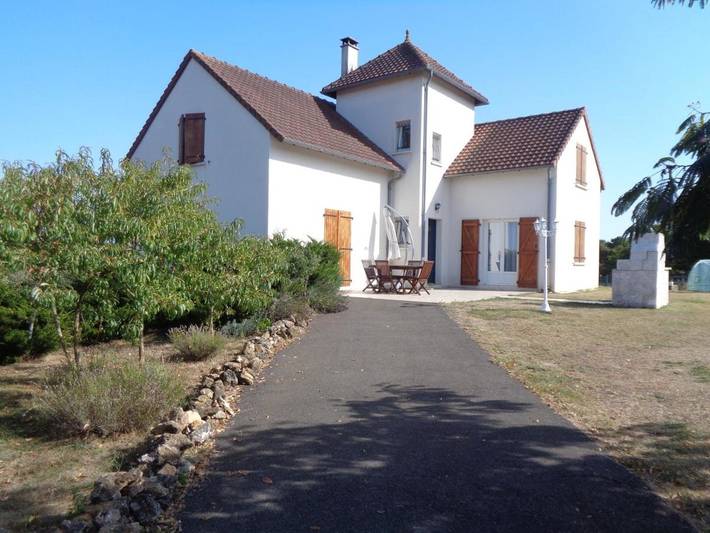 Gîte pour 2 personnes, avec terrasse ainsi que jardin et vue à Lhommaizé