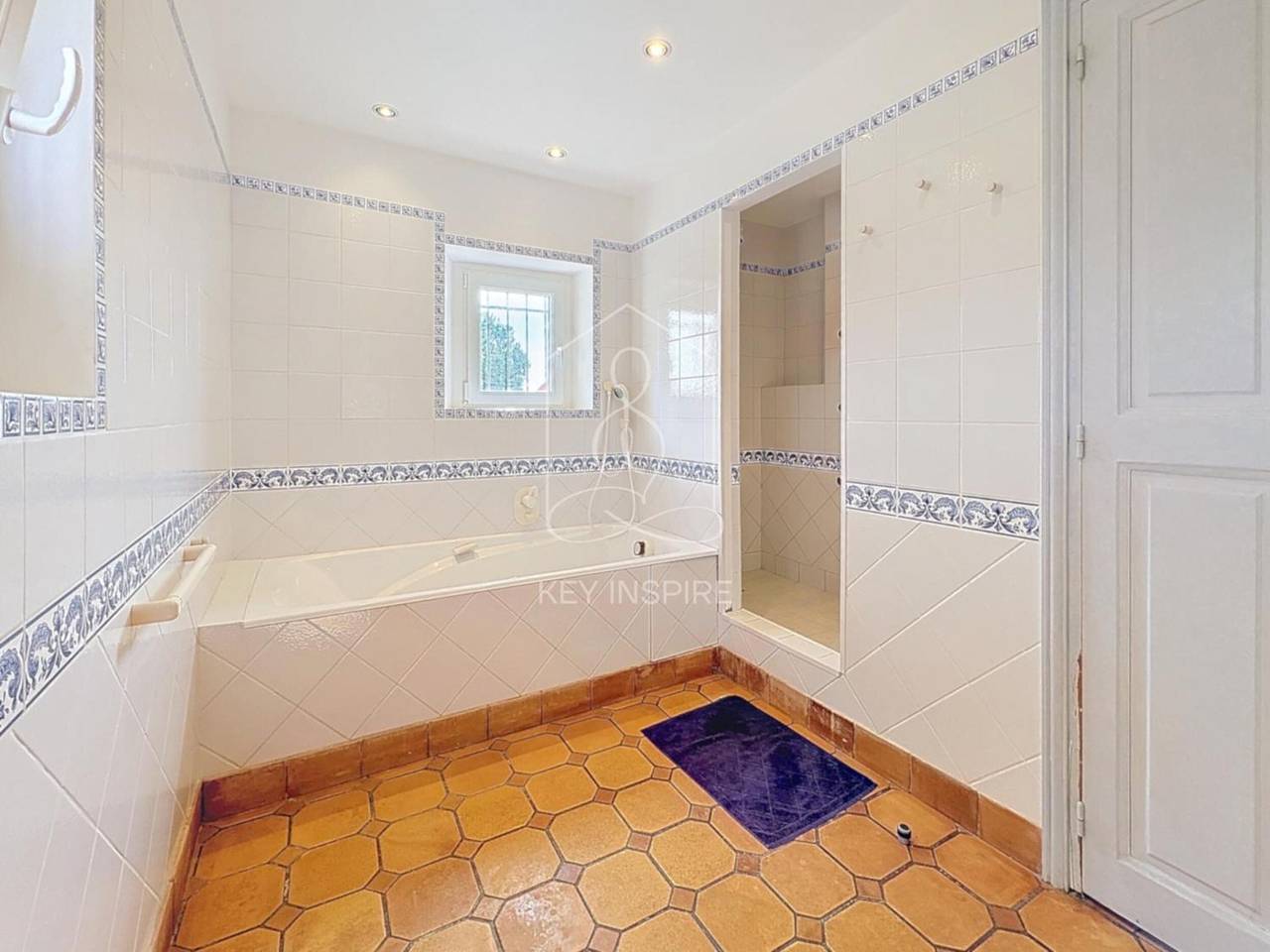 Le Mas Valou, villa de piedra con piscina in Tourrettes, Region de Draguignan