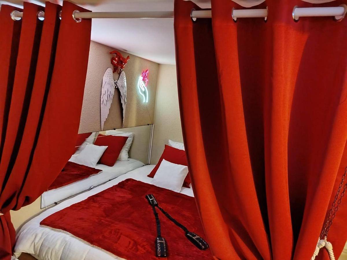 La Provocante Love Room 63 Sauna et Bdsm in Aulnat, Région de Clermont-Ferrand