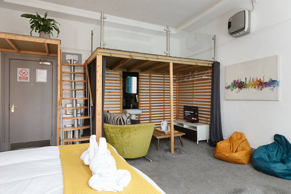 Second Floor Room - 8 in Paisley, Renfrewshire